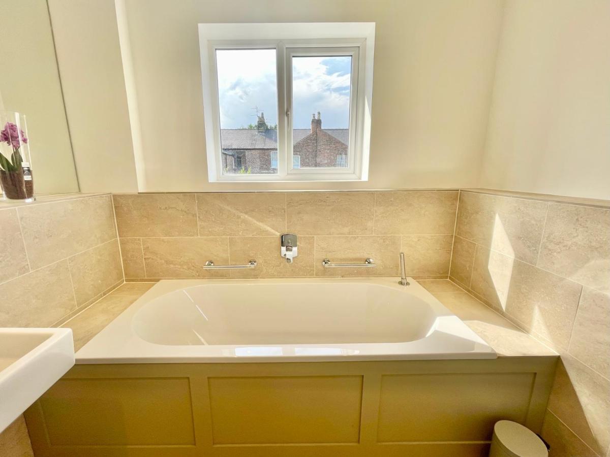 Central Townhouse With Free Off Road Parking And Garden يورك المظهر الخارجي الصورة